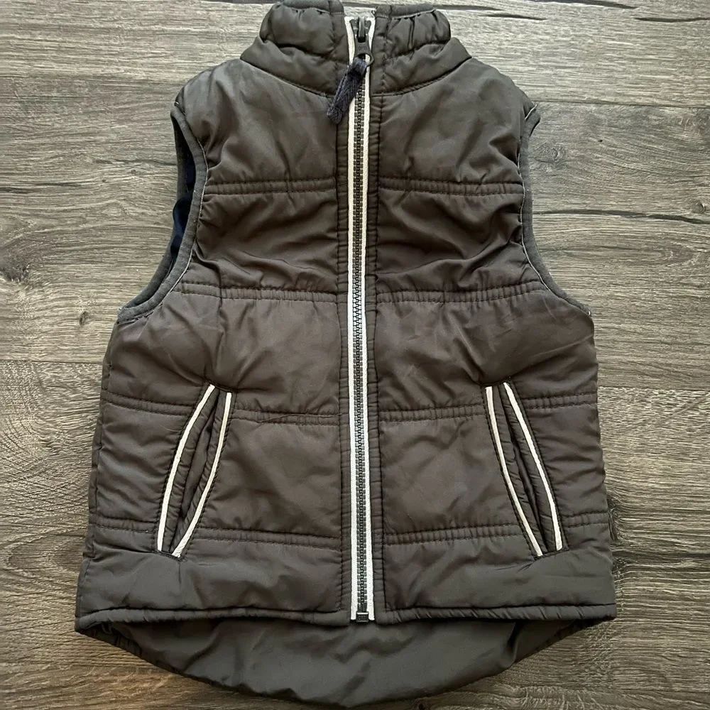 Boys Carters Polyester Gray Puffy Vest With Zipper Size 2T Fleece Collar